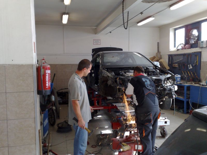 Karambolos, totálkáros autók javítása